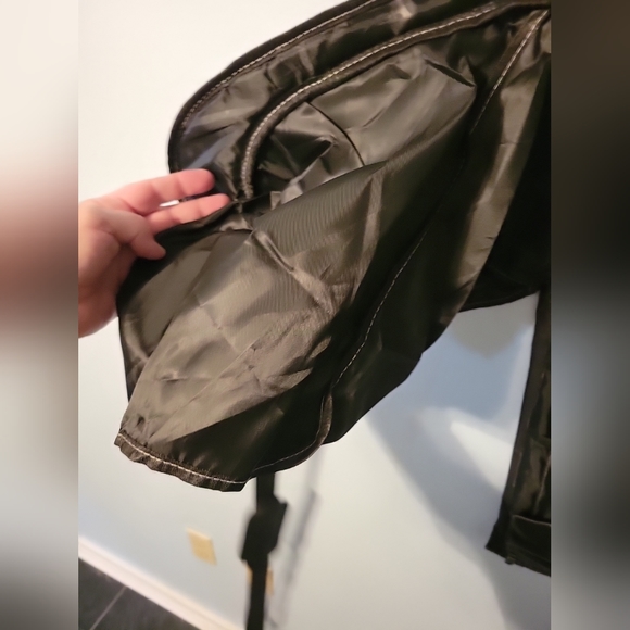 NewDraft Kings adjustable travel bag. With 2 drawstring bags and a toiletry bag. - Picture 5 of 6